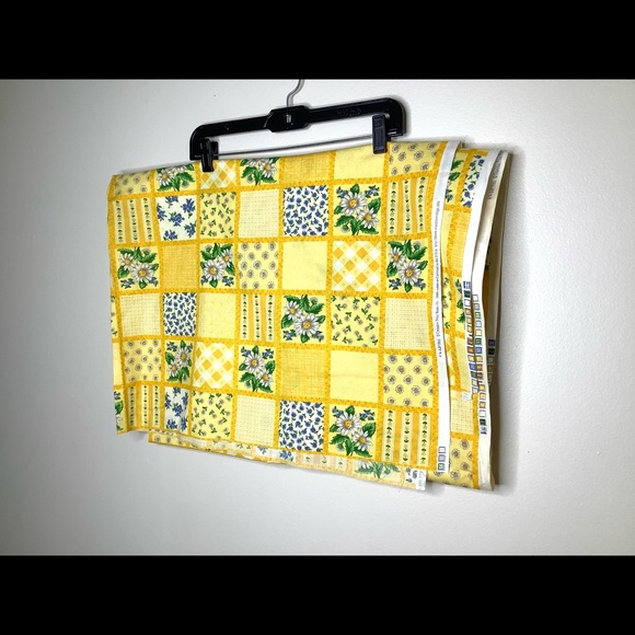 < Vintage Floral Print Cloth Material > - Picture 5 of 5